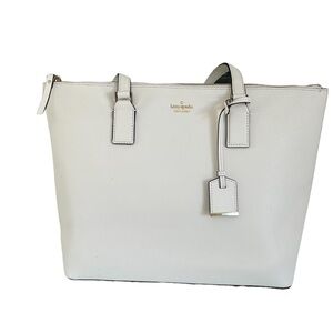 Ivory Kate Spade shoulder bag. Excellent condition hardly worn